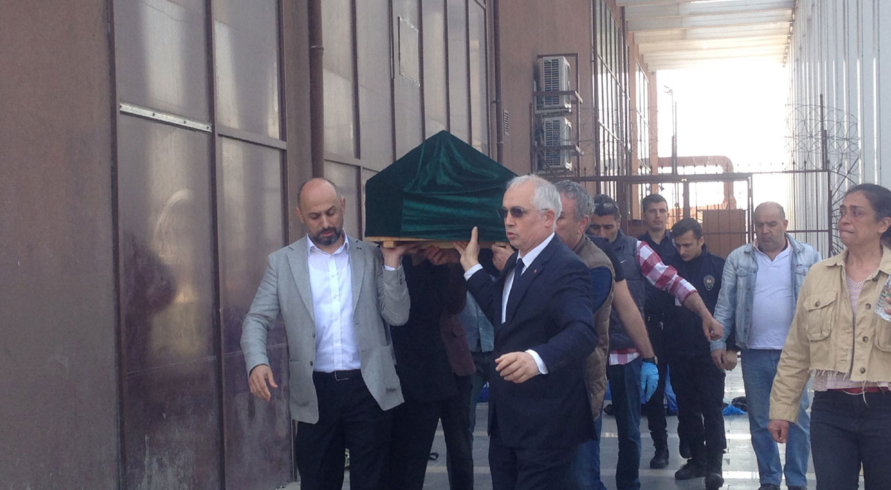 “Beta” lakaplı ünlü rapçi Berk Bayındır 8. kattaki evinin camından düşerek hayatını kaybetti!