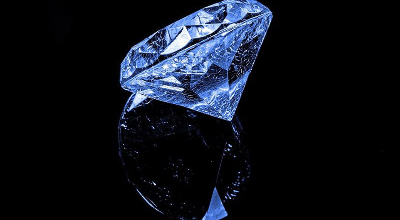 Dünyanın en büyük mavi elması 8 dakika içinde satıldı! Verilen rakam ise dudak uçuklattı