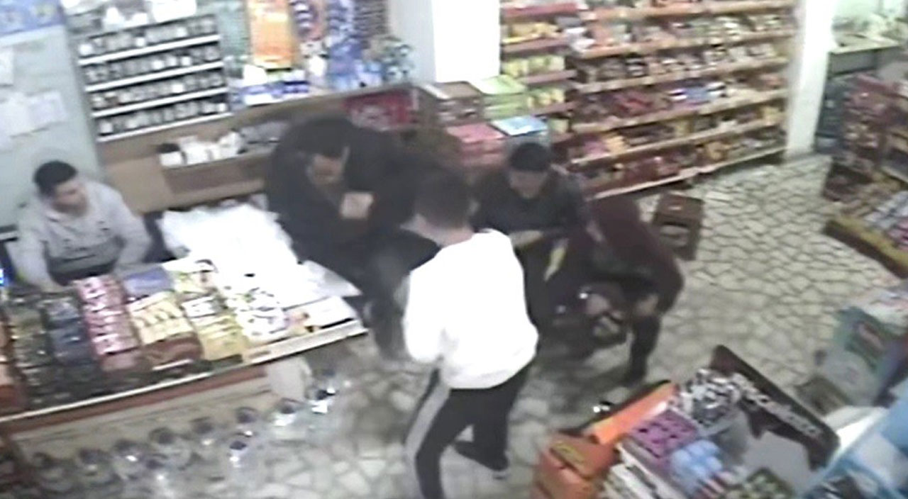 Kuzenine kolonyalı şaka yapmak istedi! Yaptığı şaka sonrası tekme tokat dayak yedi