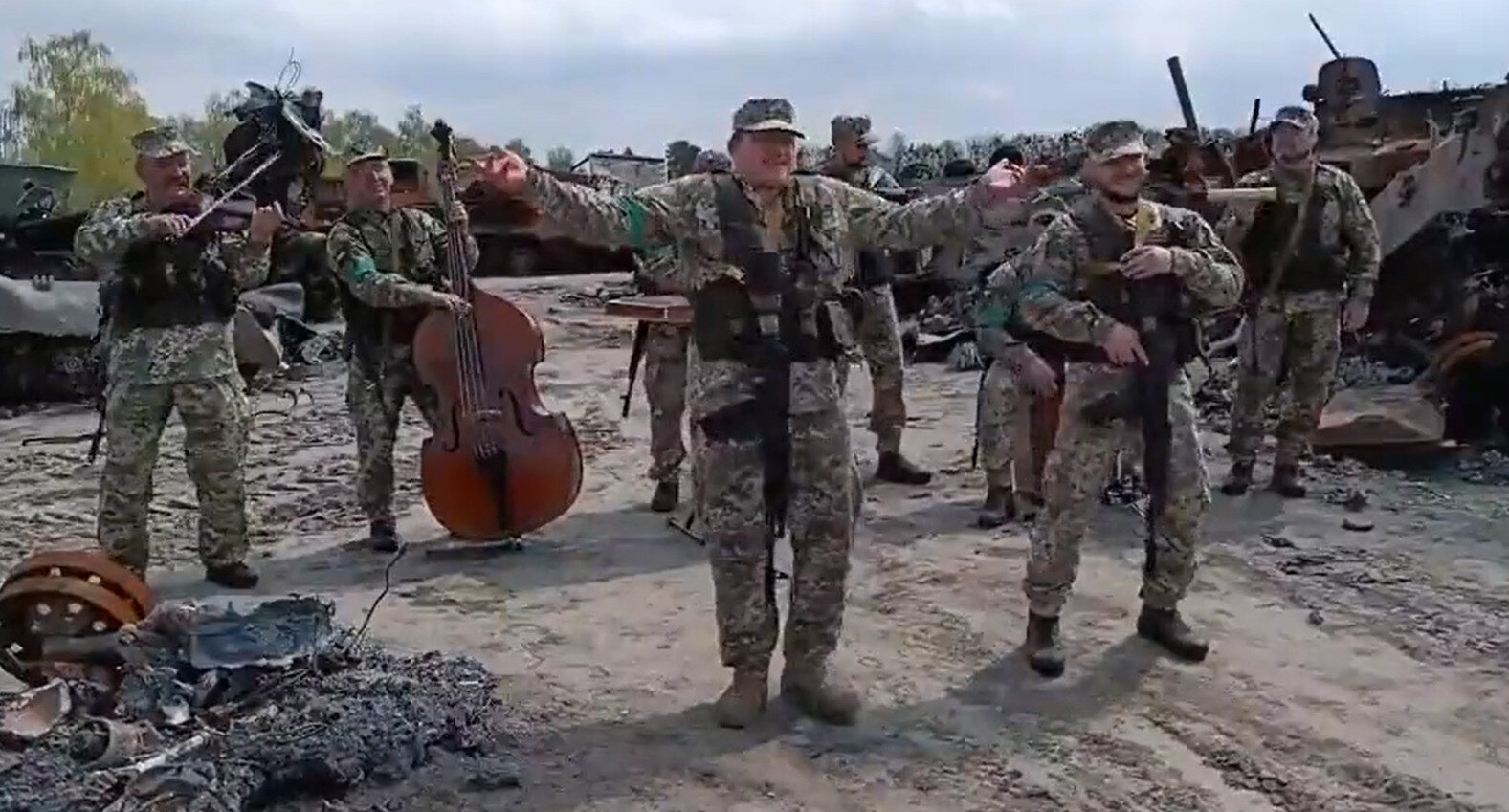 Ukrayna’da Bayraktar sevgisi bitmiyor! SİHA’lar için özel klip çekildi