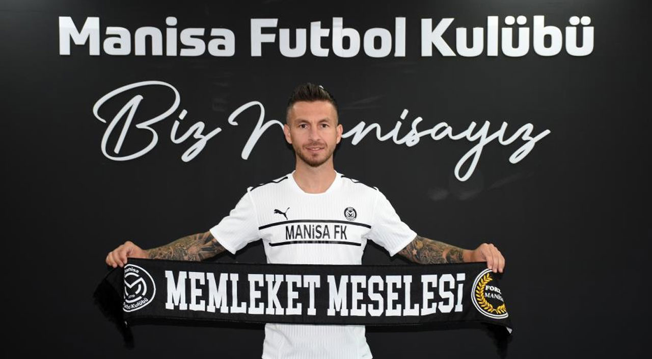 Adem Büyük Manisa FK formasıyla futbolculuğa geri döndü!