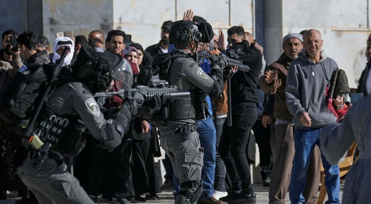 İsrail polisi Mescid-i Aksa'da bulunan Kıble Mescidi'ne girdi! 90 Filistinli yaralandı