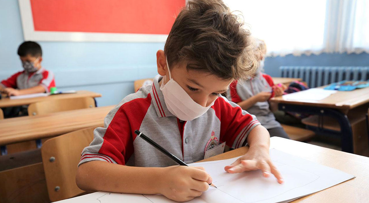 Sağlık Bakanı Koca: ‘Okullar asla kapanmayacak’