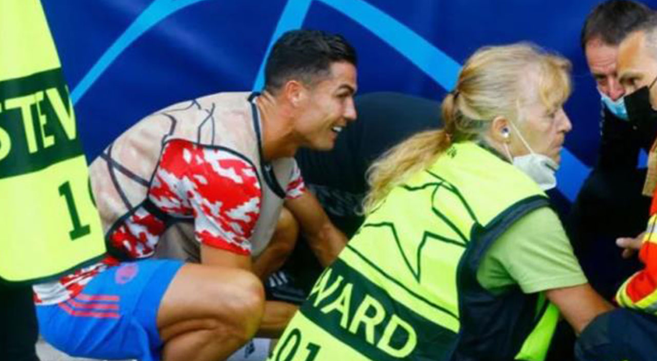 Ronaldo ısınma sırasında kadın güvenlik görevlisini bayılttı!