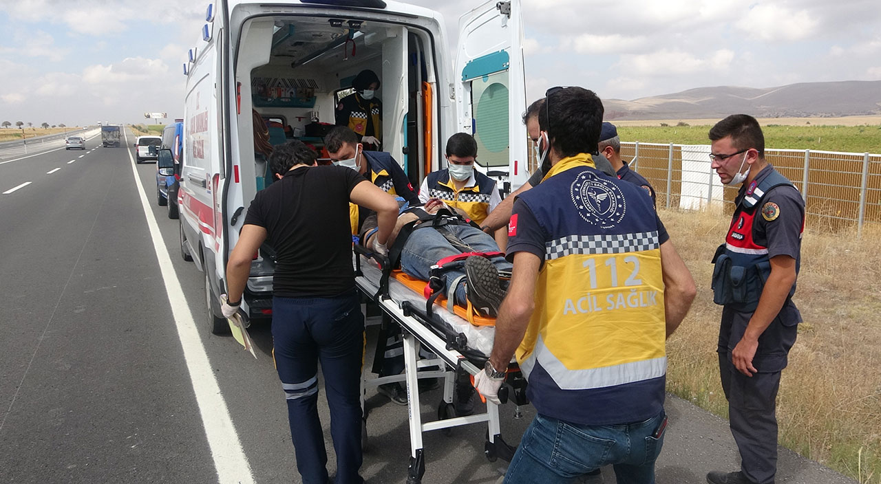 Otomobil şarampole yuvarlandı! Kazada 3'ü ağır 5 kişi yaralandı