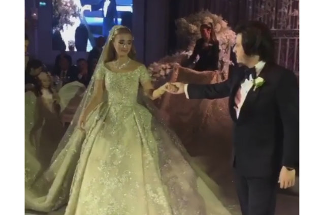 Ali Ağaoğlu kızına düğünde bakın ne hediye etti!