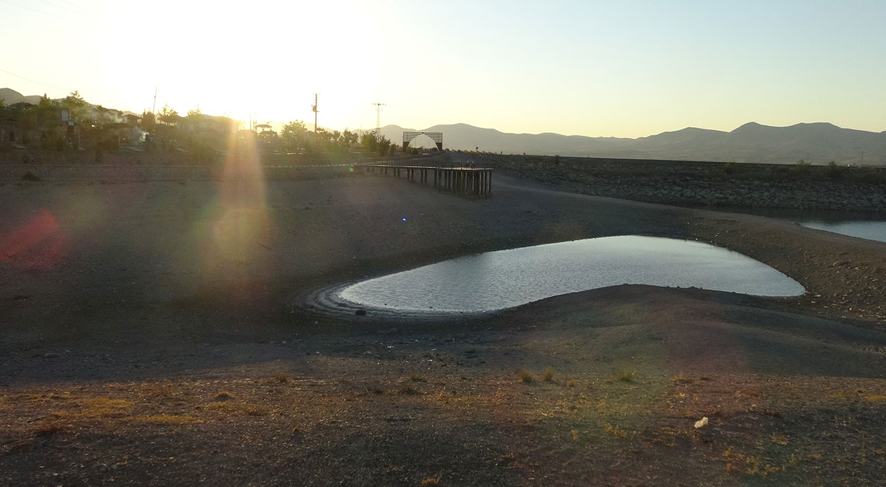 Kırkat Göleti’nde korkunç görüntü! Suyun ortasında bulunan tekne karaya oturdu