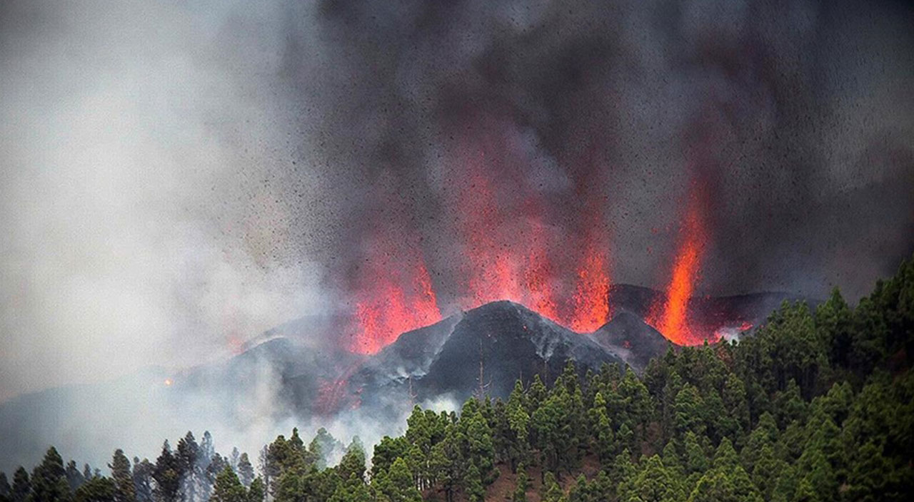 Kanarya Adaları’nda kırmızı alarm! Cumbre Vieja yanardağı faaliyete geçti
