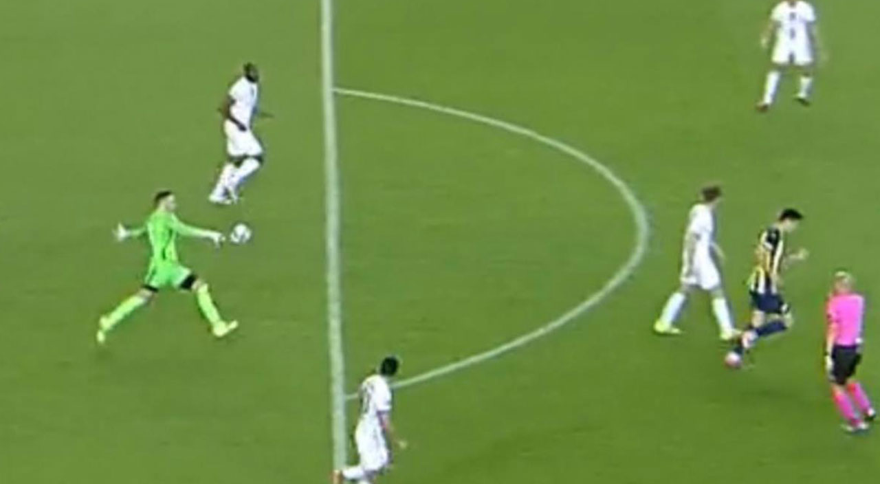 Cüneyt Çakır’ın çaldığı düdük geceye damga vurdu! Beşiktaşlılar isyanda