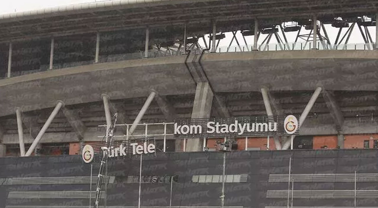 Galatasaray’da bir devir kapanıyor! Stadın yazısı söküldü