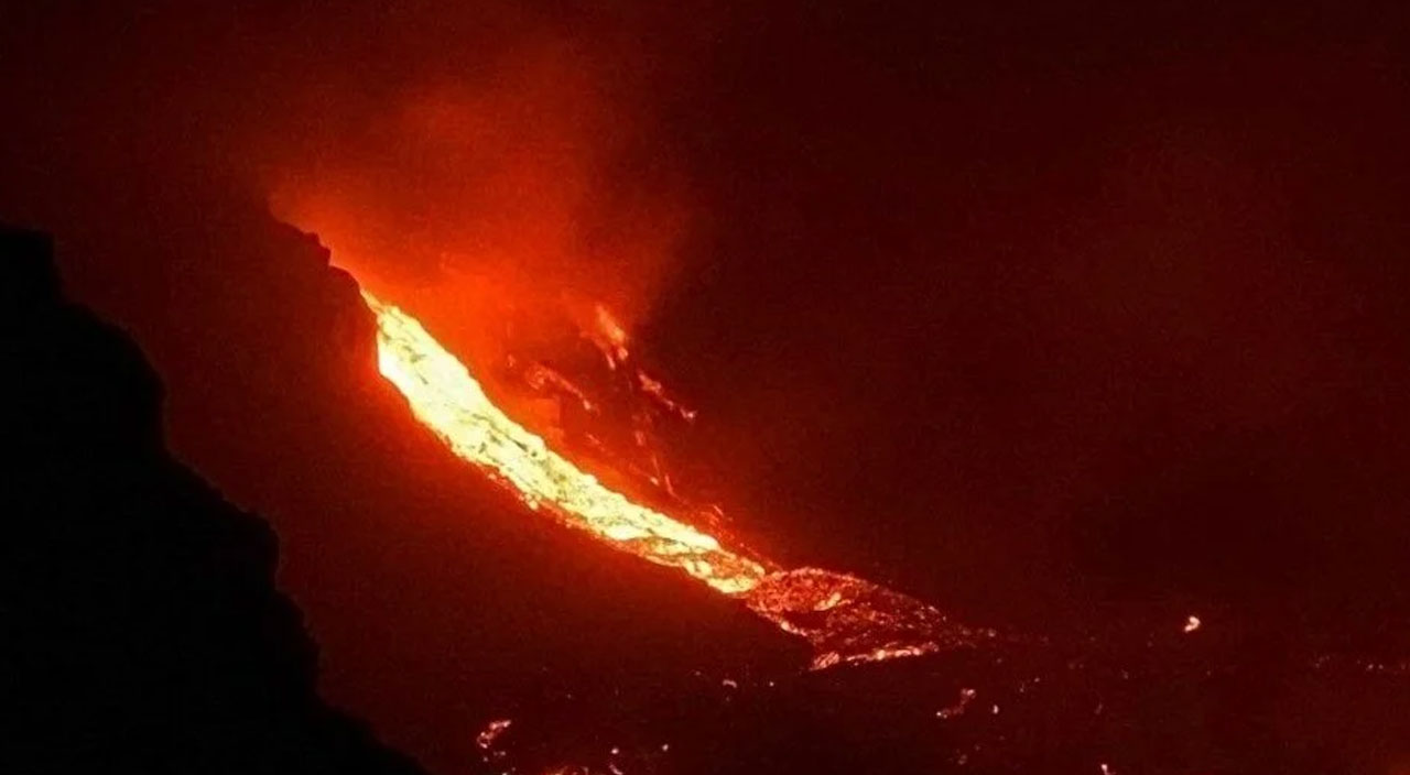 Cumbre Vieja'da patlamalar artıyor: 500 metreden daha geniş bir kaya oluştu