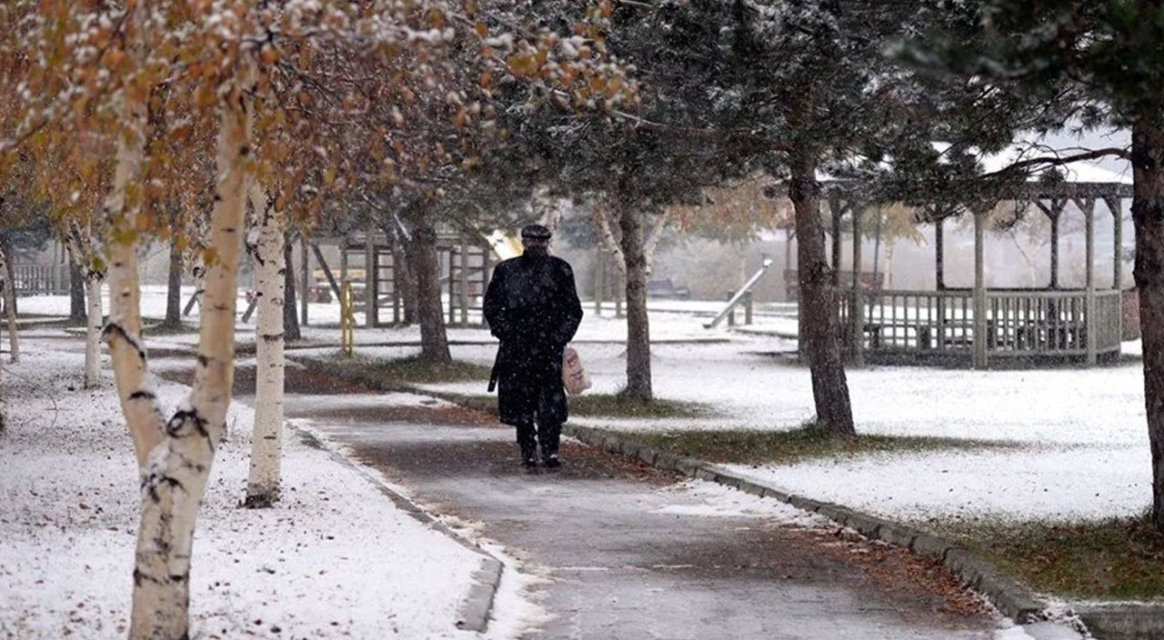 3 kent kar yağışı! Sürücüler zor anlar yaşadı