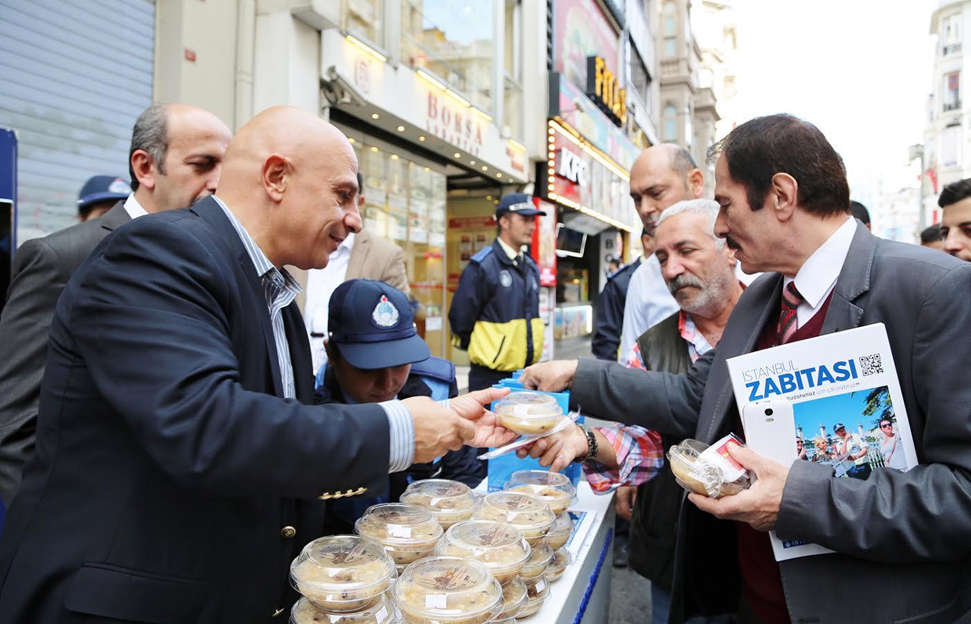 Bu kez denetlemediler aşure dağıttılar