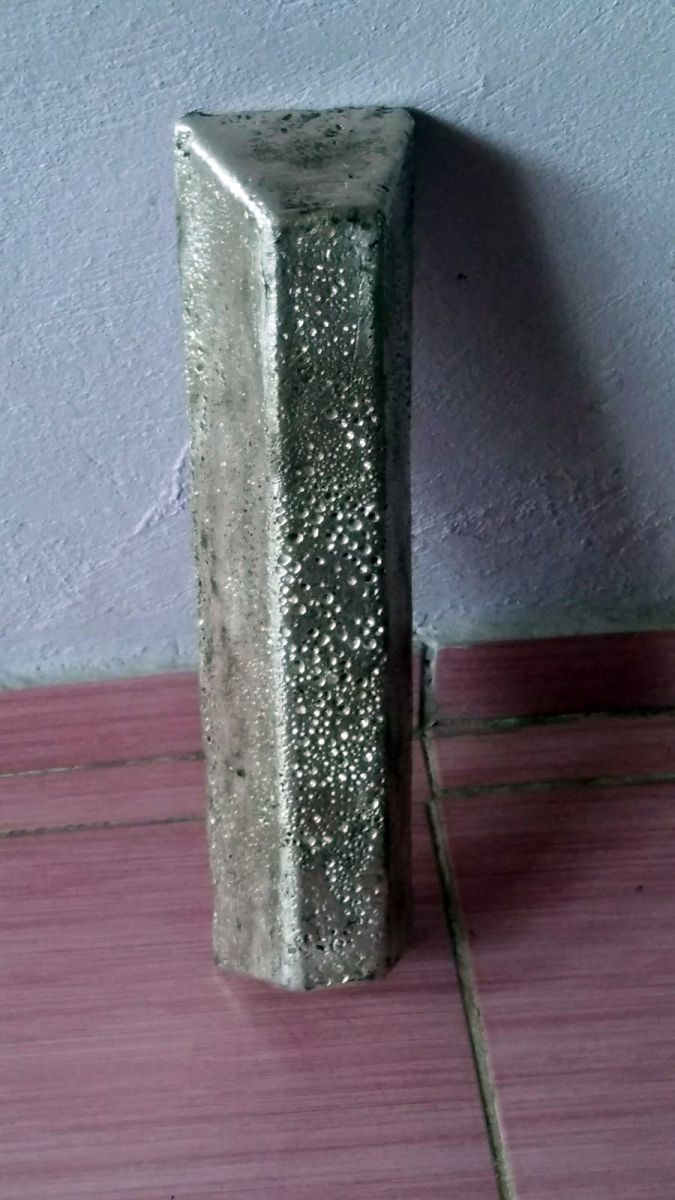 Suriyeli adam yolda bulduğu külçe altını evine götürdü