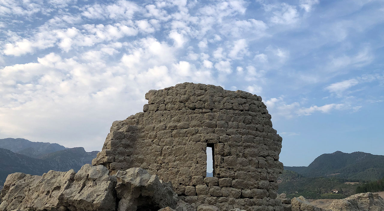 Kuraklık nedeniyle suların çekildiği barajda tarihi yapılar ortaya çıktı