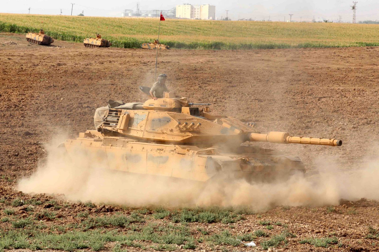 Sınırdaki tatbikatta öğle saatlerinde hareketlilik