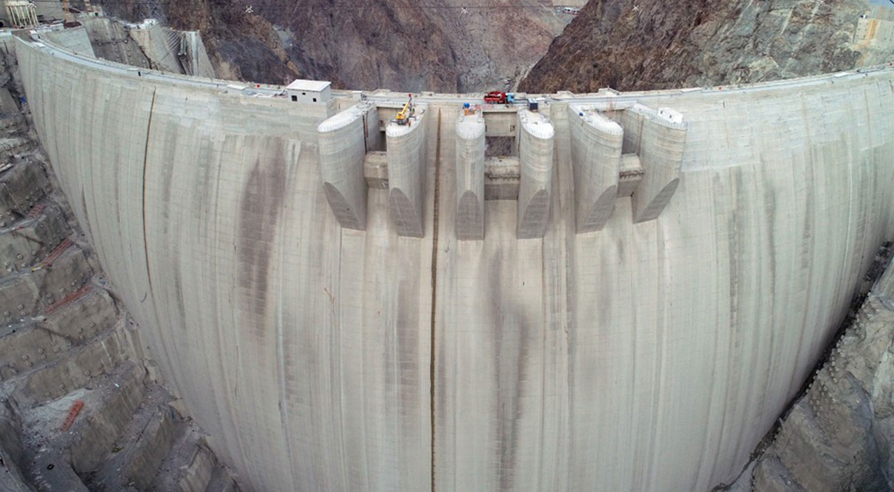 Türkiye'nin en büyüğü: Yusufeli Barajına 80 tonluk elektrik türbini montajlandı