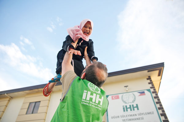 Uzaktaki yakınlarımız