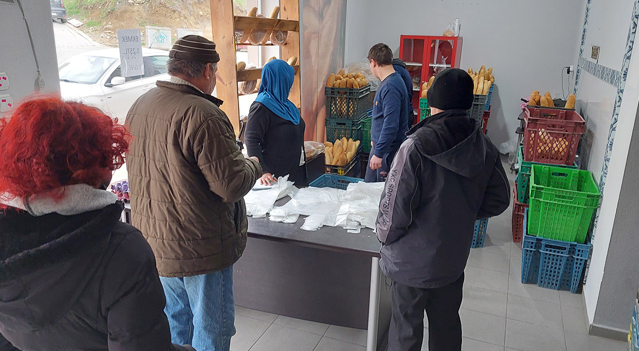 Mahallenin fırıncısı zincir marketleri dize getirdi: Ekmek 1 TL’ye düştü