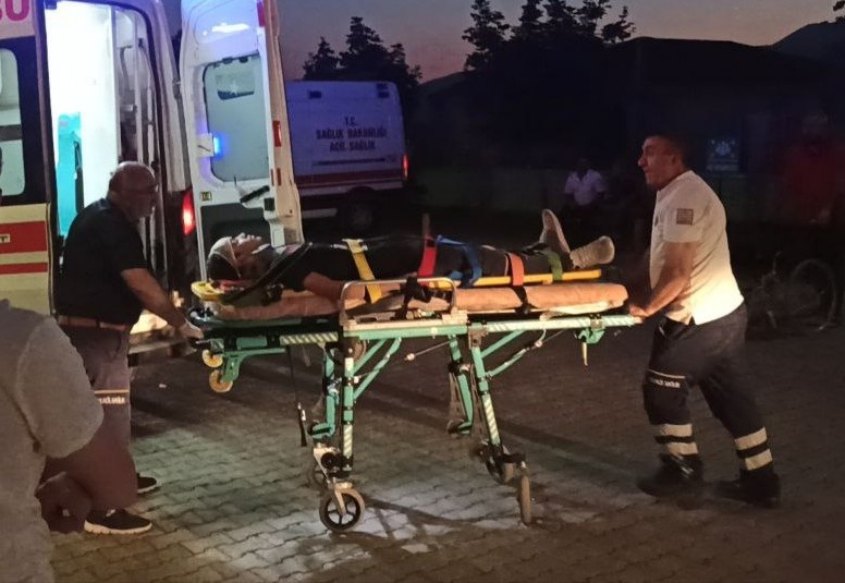 Adıyaman'da iki otomobil çarpıştı, çok sayıda yaralı var