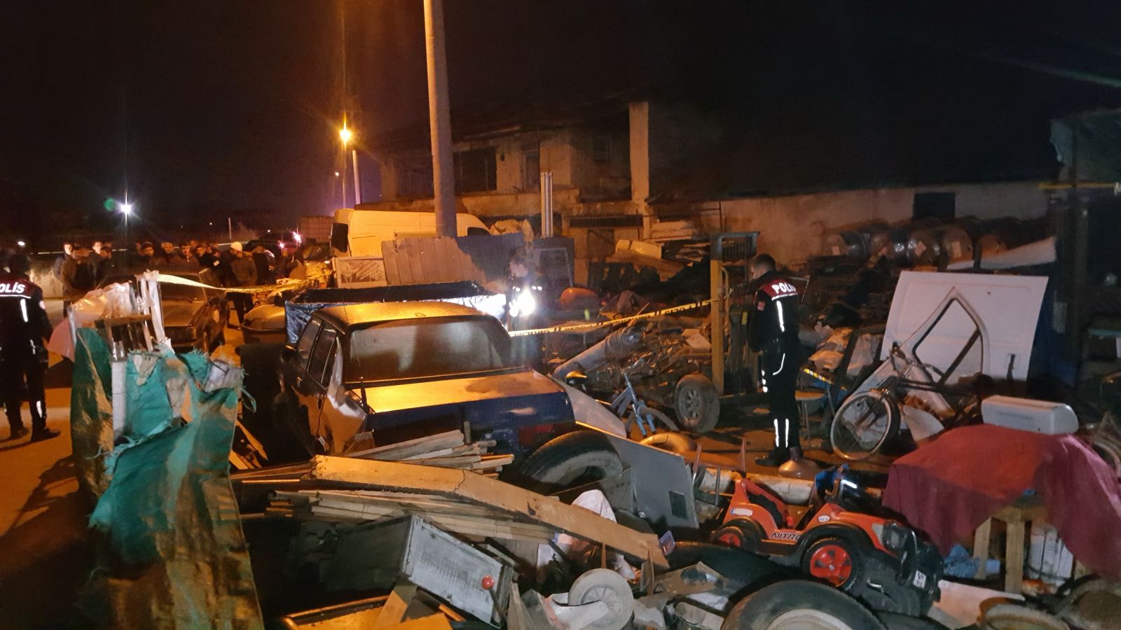 45 yaşındaki adamı komşuları kanlar içinde ölü buldular