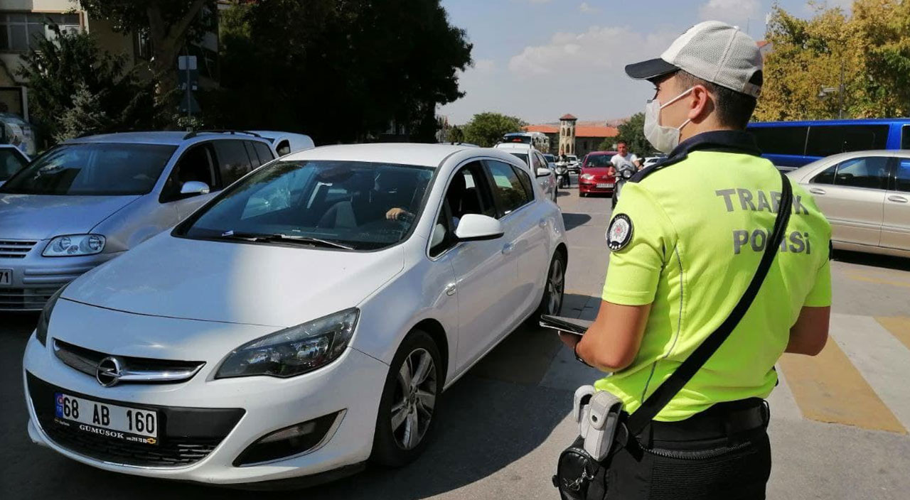 Yayalara yol vermeyen sürücülere 7 bin 486 TL para cezası!