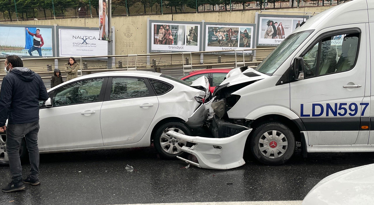 Şişli’de meydana gelen zincirleme kazada 7 araç birbirine girdi