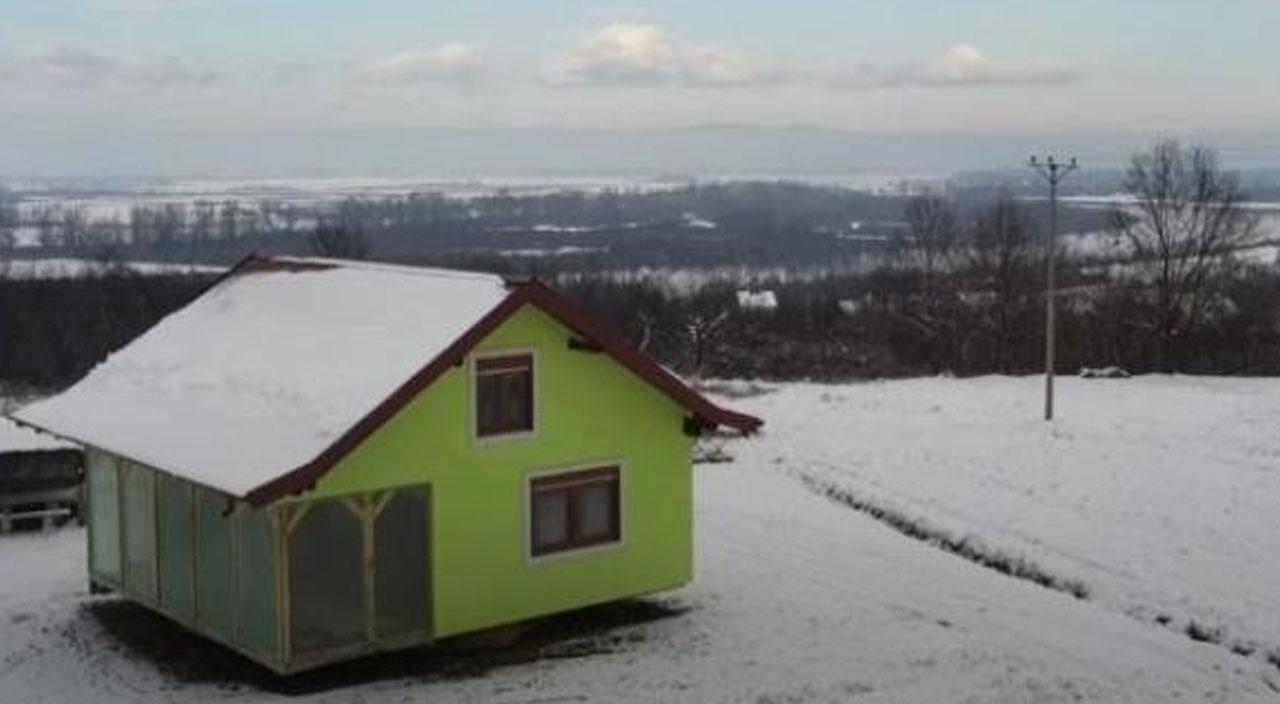 Eşini memnun edebilmek için 360 derece dönen ev inşa etti