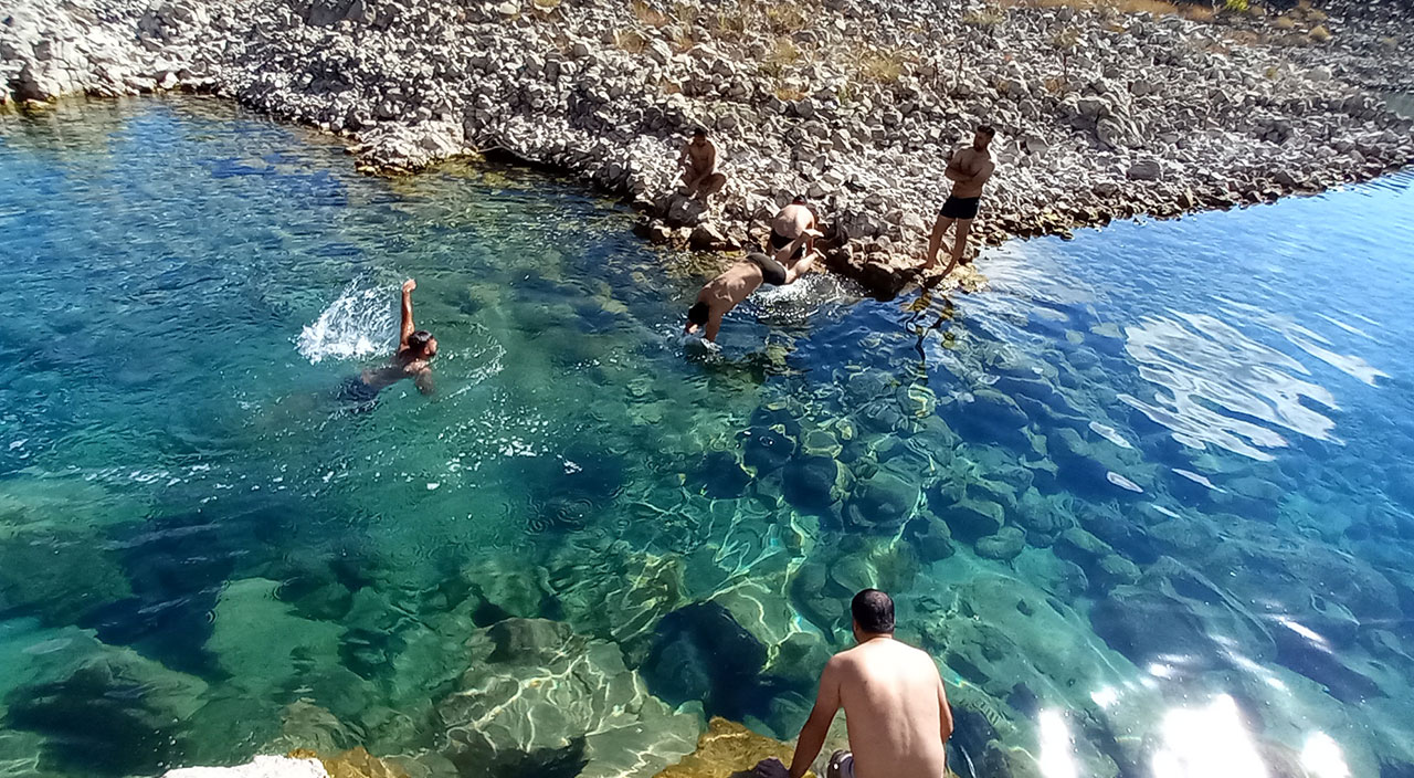 Burası Antalya değil Bitlis! Nemrut Krater Gölü’ne turistler akın ediyor