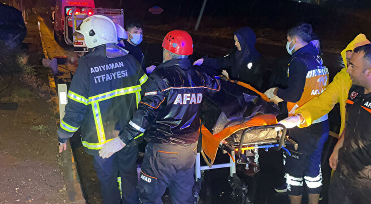 Adıyaman’da korkunç kaza! Direğe çarpan otomobildeki 2 kişi hayatını kaybetti