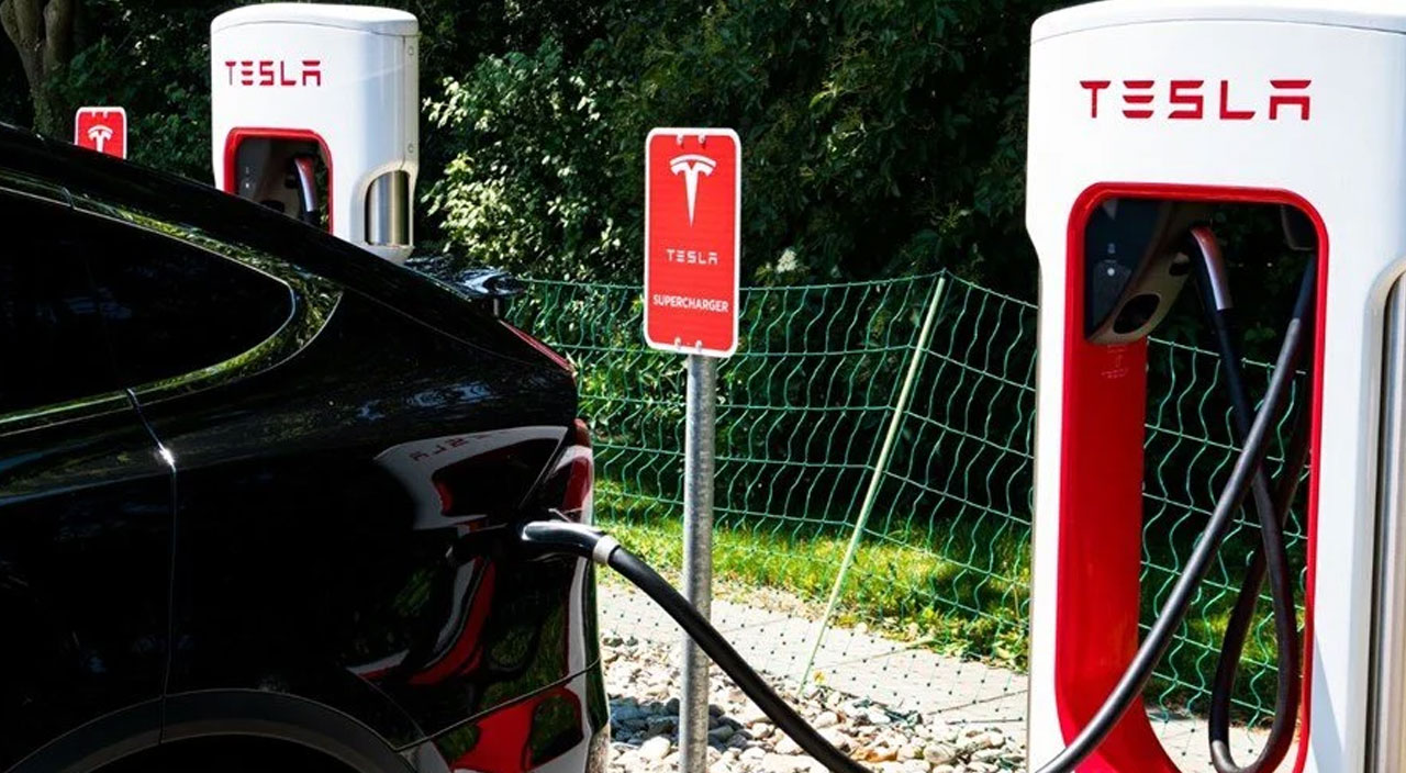 Takipçilerine Tesla sorusu: Elon Musk attığı tweetle yine gündemde