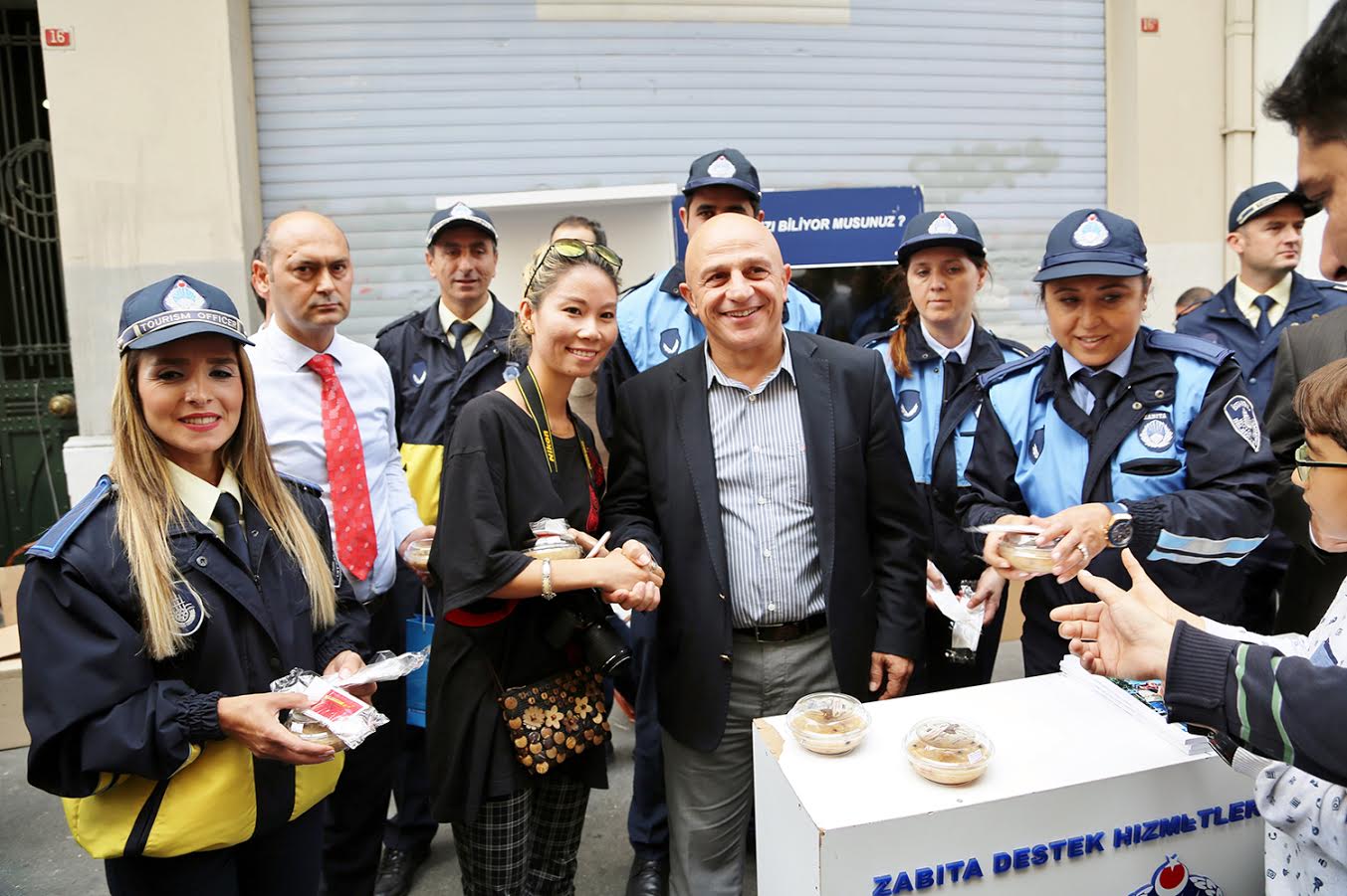 Bu kez denetlemediler aşure dağıttılar