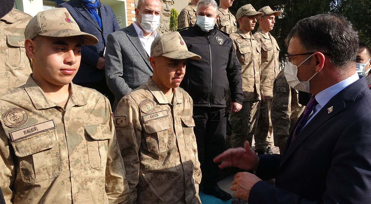 Tesadüfün böylesi: 6 ikiz Mehmetçik vatani görevlerini birlikte yapıyor