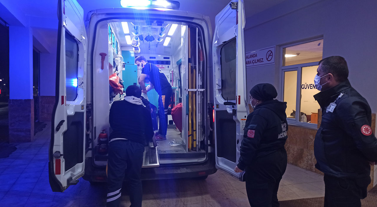 Sivas’ta yolcu otobüsü ile kamyonet çarpıştı: 2 ölü 19 yaralı var