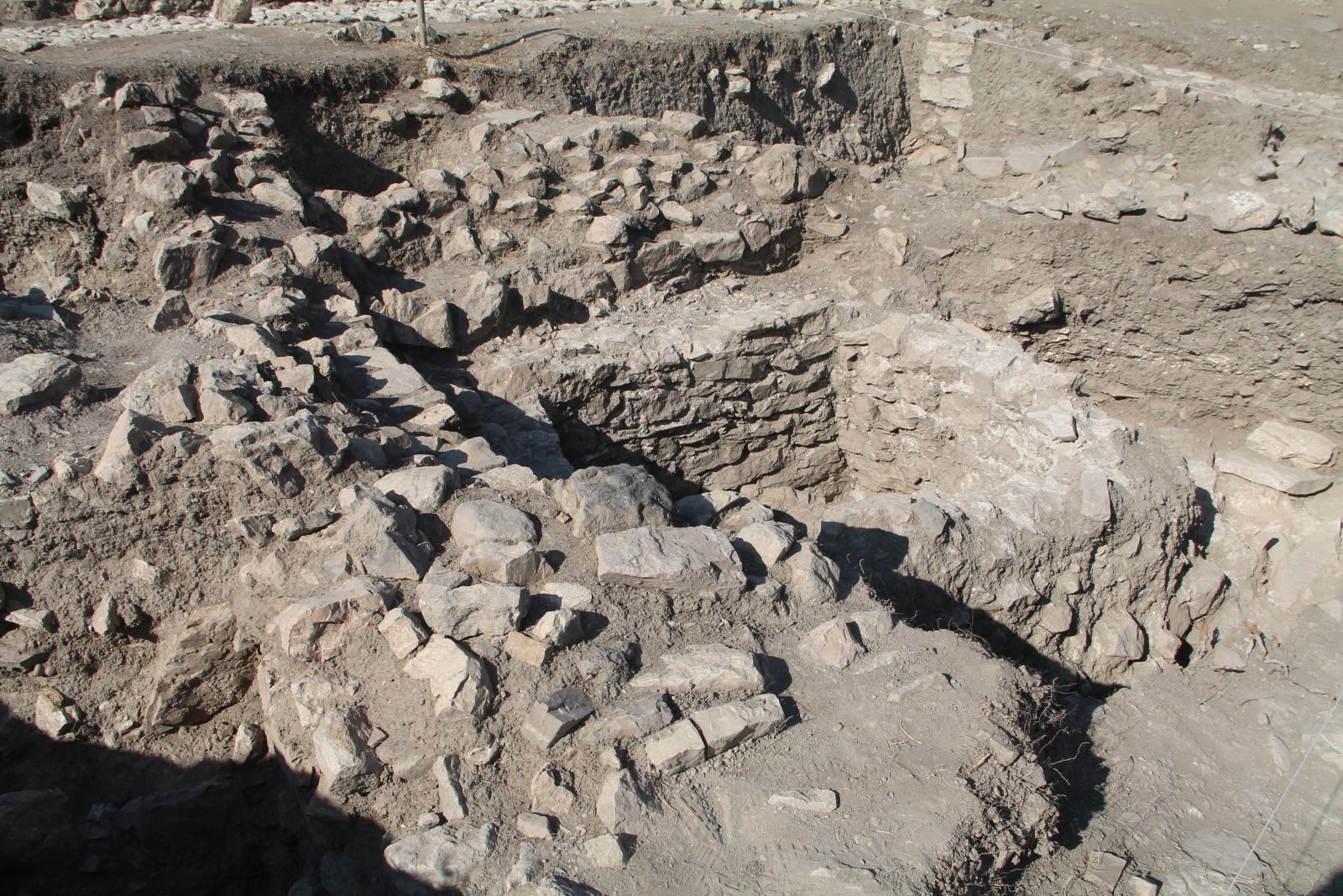 Arkeolojik kazılarda 700 yıllık cami bulundu
