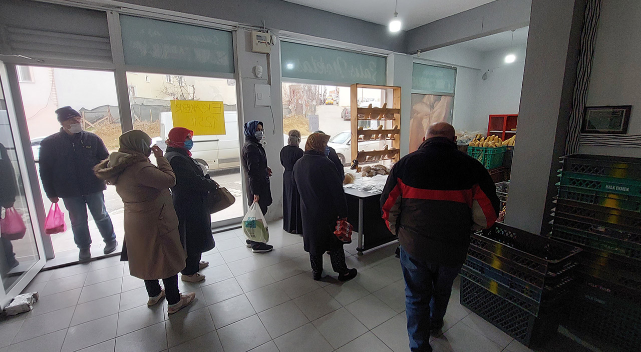 Mahallenin fırıncısı zincir marketleri dize getirdi: Ekmek 1 TL’ye düştü