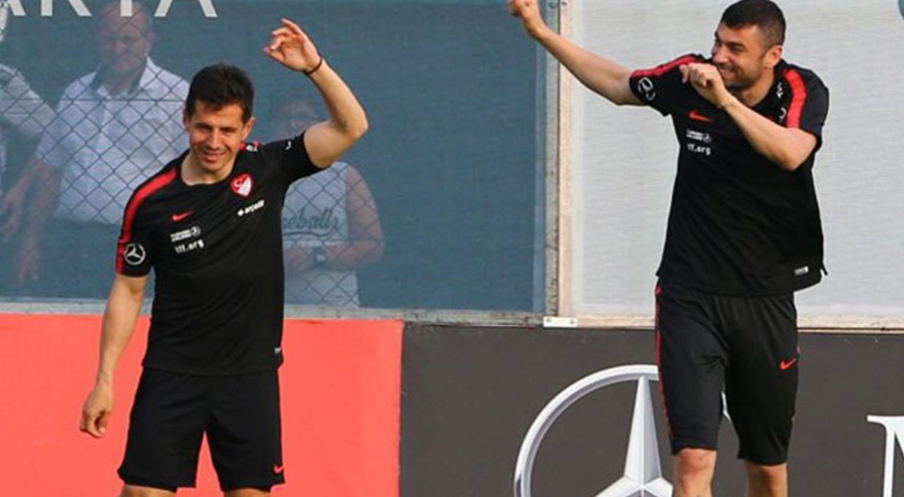 Gözyaşlarına hakim olamamıştı! Emre Belözoğlu’ndan Burak Yılmaz’a tam destek