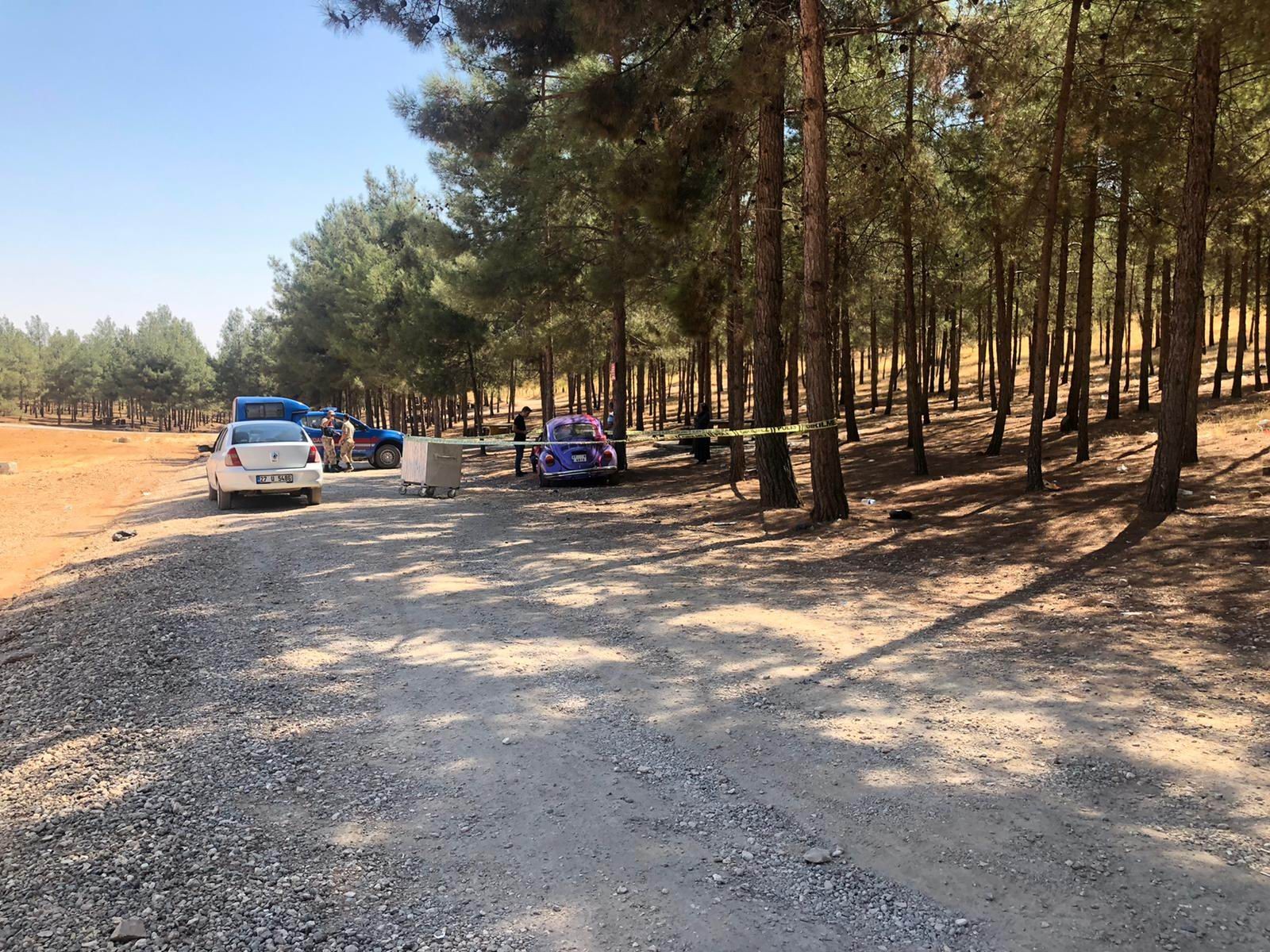 Akşam arkadaşının nikah merasimine katılmıştı, sabah aracının altında ölü olarak bulundu