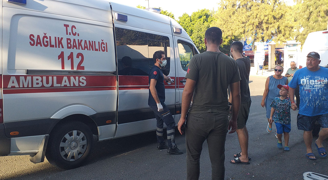 Beyzbol sopası ile birbirine girdiler! Ortalık savaş alanına döndü