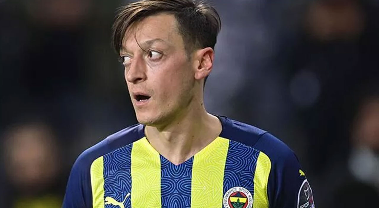 Mesut Özil duruşuyla yönetimin kararını değiştirdi! Kadroya geri dönüyor