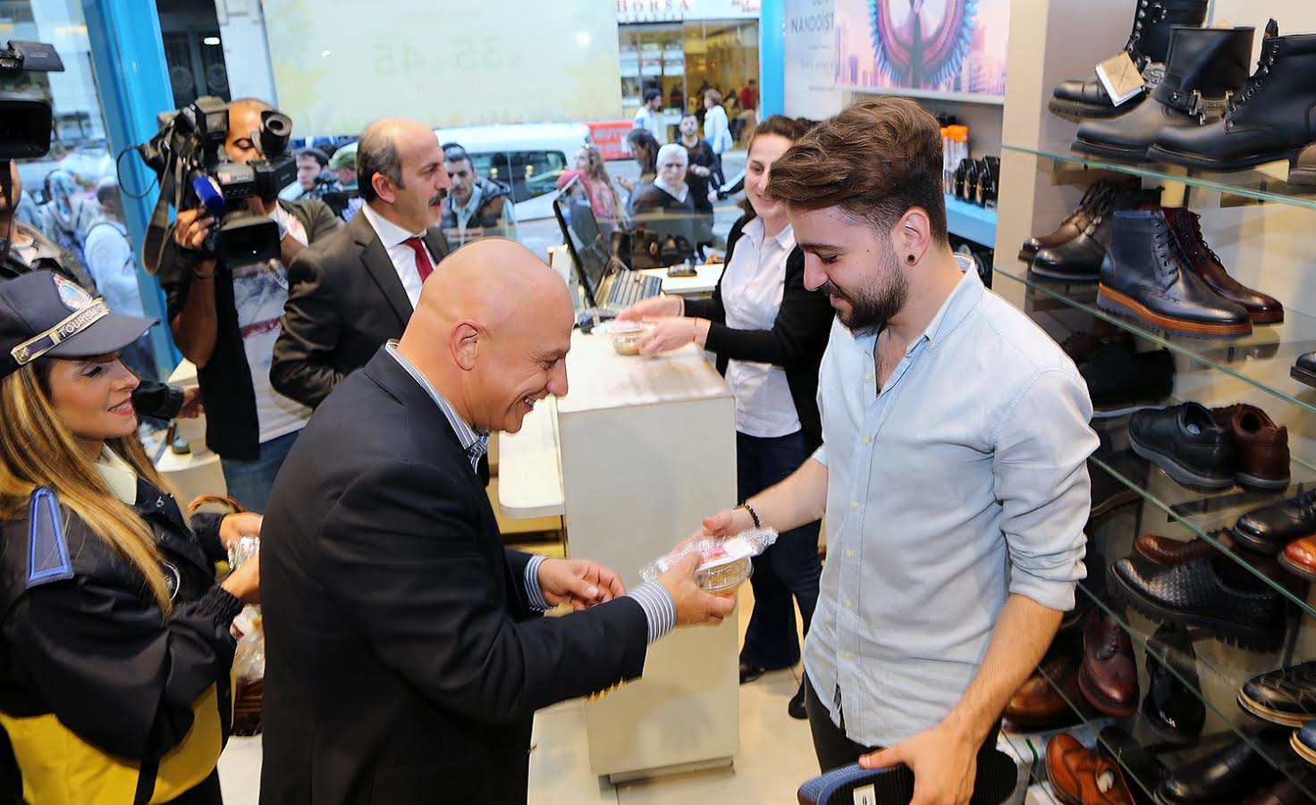 Bu kez denetlemediler aşure dağıttılar