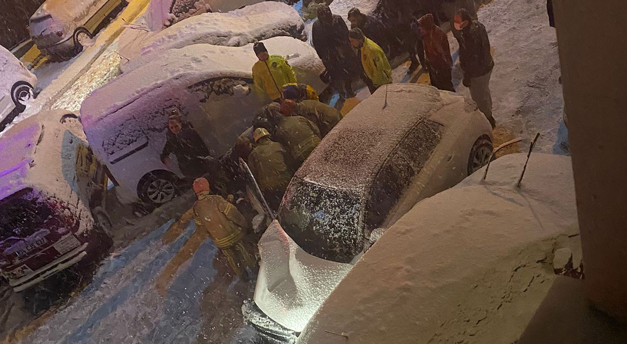 İstanbul’da karlı yolda korkunç kaza: Hamile sürücü ve kardeşi ölümden döndü