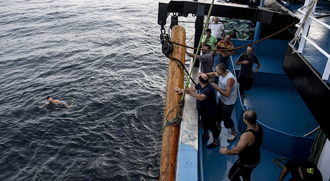 Balıkçıların zorlu av mesaisi!