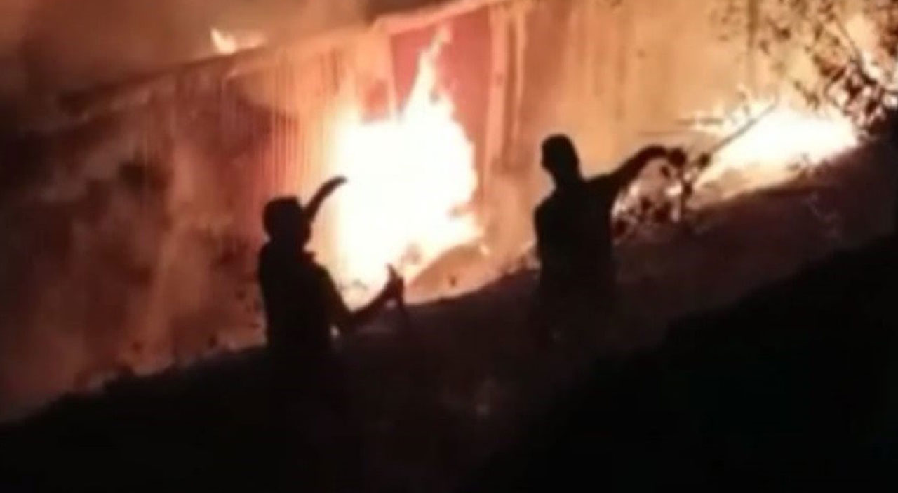 Bingöl’de ahır yangını! Ahır kullanılamaz hale geldi