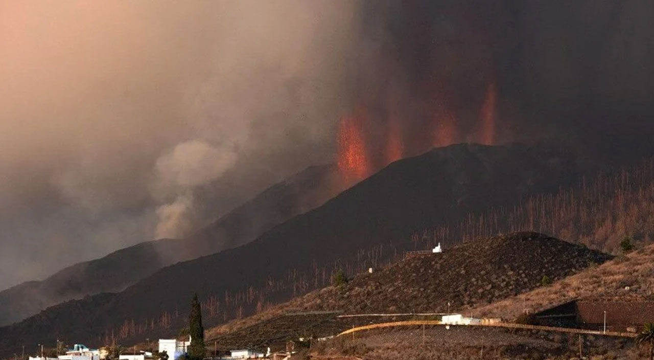 Cumbre Vieja'da patlamalar artıyor: 500 metreden daha geniş bir kaya oluştu