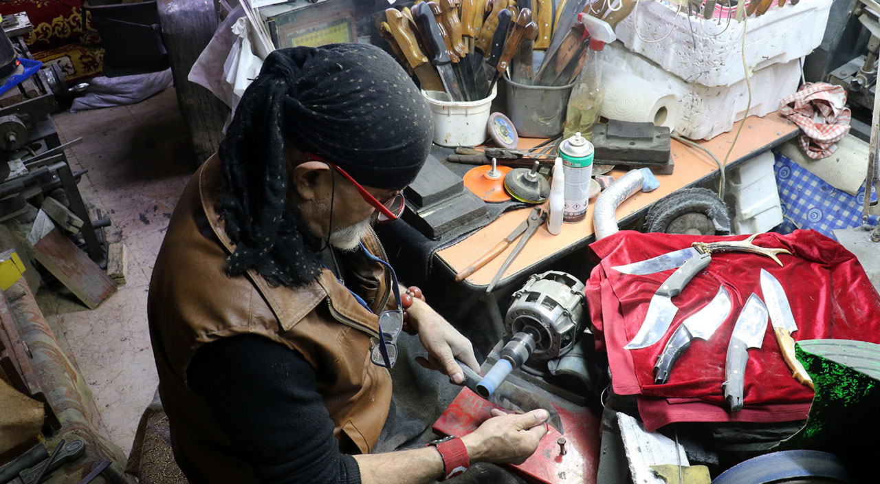 Dünyanın en küçük bucaklarını üretiyordu: Guinness’e aday ustanın gözleri bozuldu