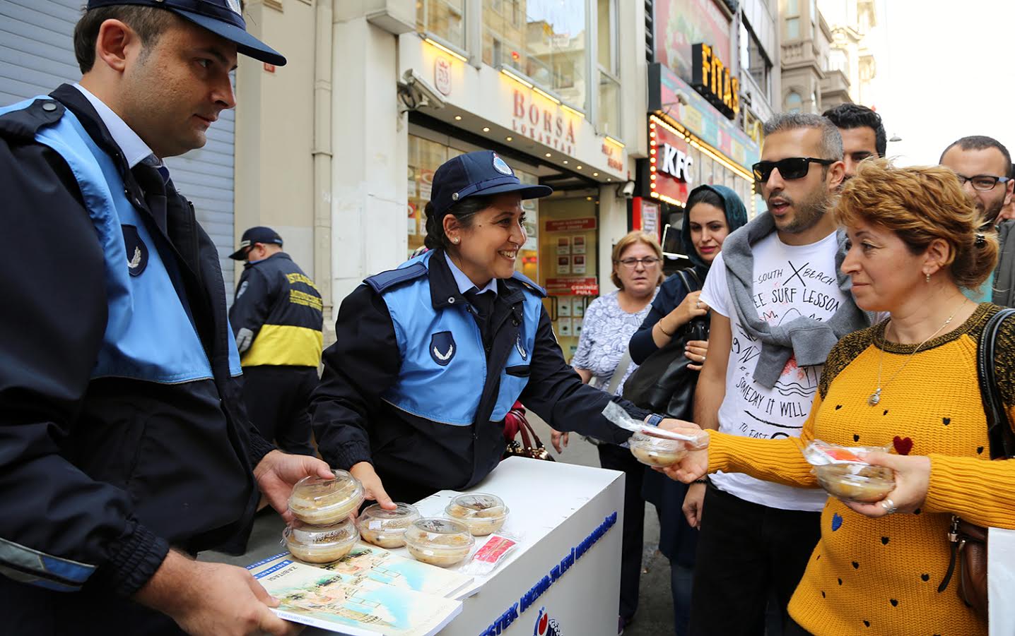 Bu kez denetlemediler aşure dağıttılar