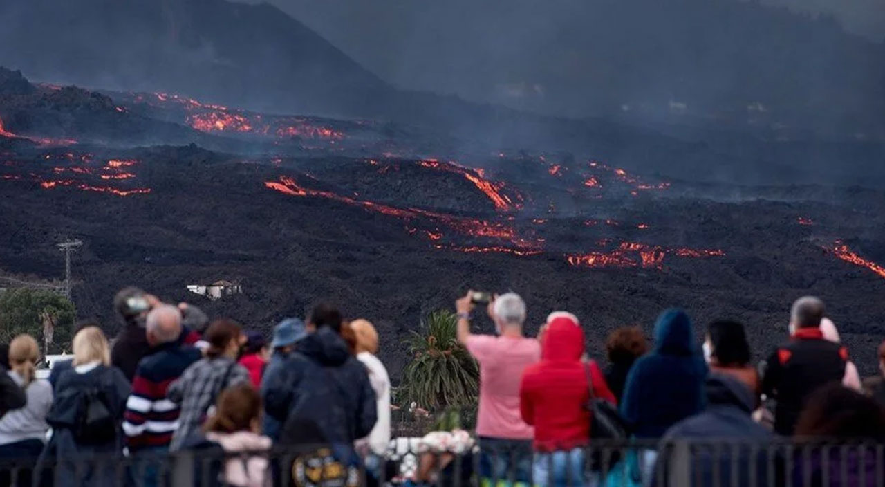 40 gündür devam ediyor: La Palma Adası'ndaki yanardağ felaketine turist akını