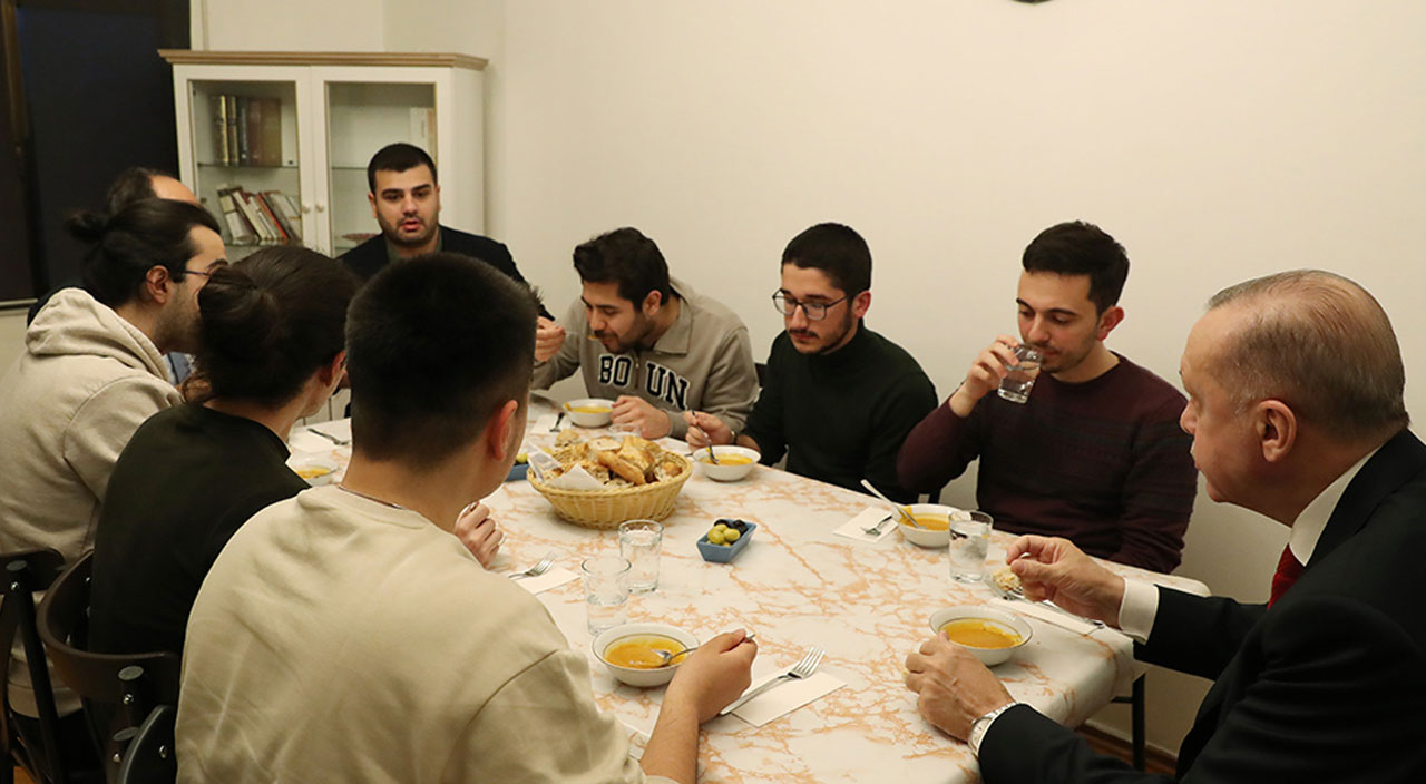 Gençlerle iftar sofrasında buluşmuştu! İşte Cumhurbaşkanı Erdoğan’ın en sevdiği yemek