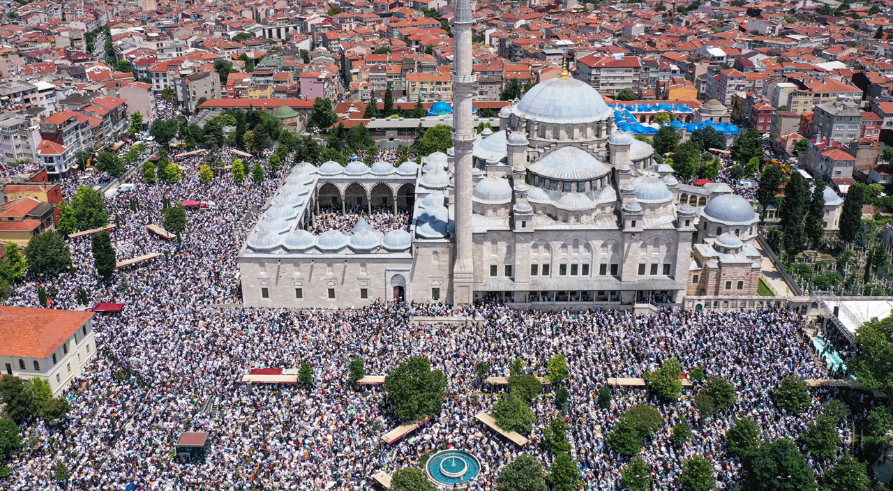 Mahmut Ustaosmanoğlu’nun oğlu cenaze töreninde duyurdu: İsmailağa Cemaatinin yeni lideri Hasan Kılıç Hocaefendi olacak! Hasan Kılıç Hocaefendi kimdir?